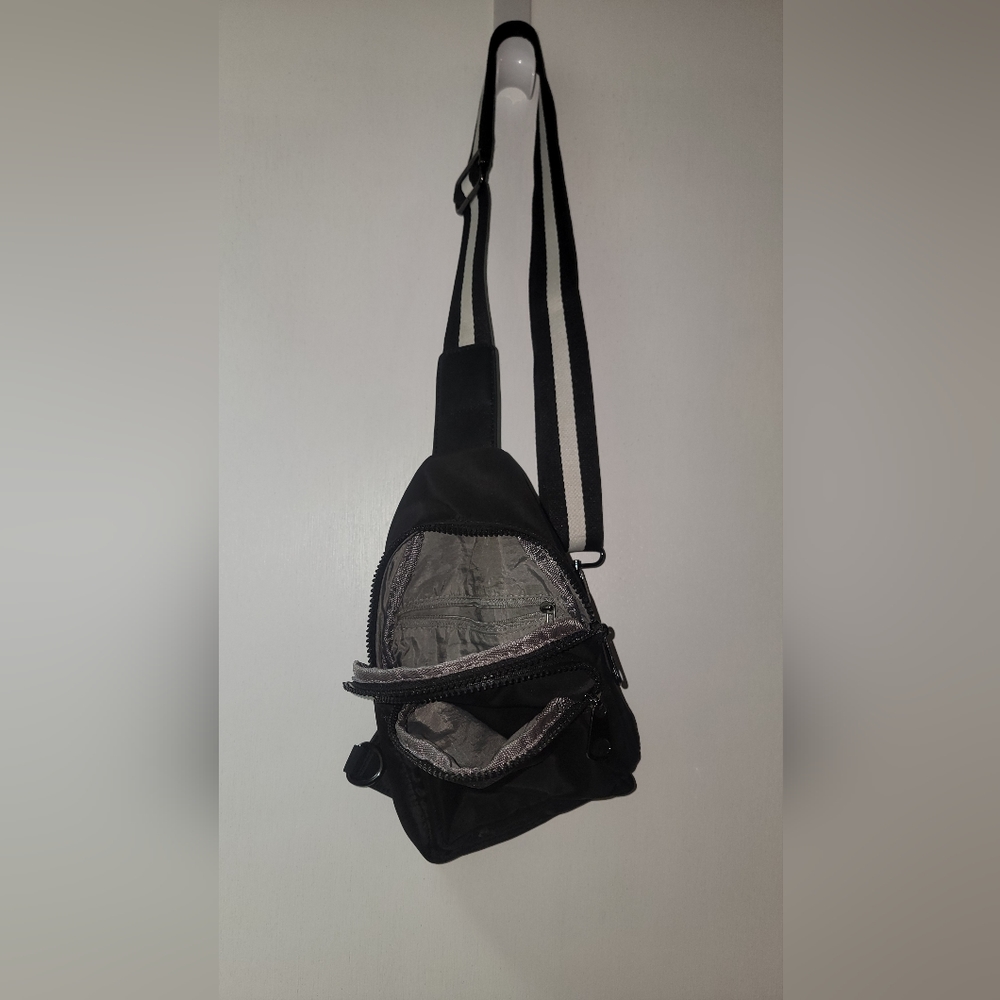 Small crossbody - Picture 3 of 3